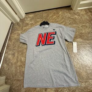NFL Gray and Red NE Men's Short Sleeve Tee